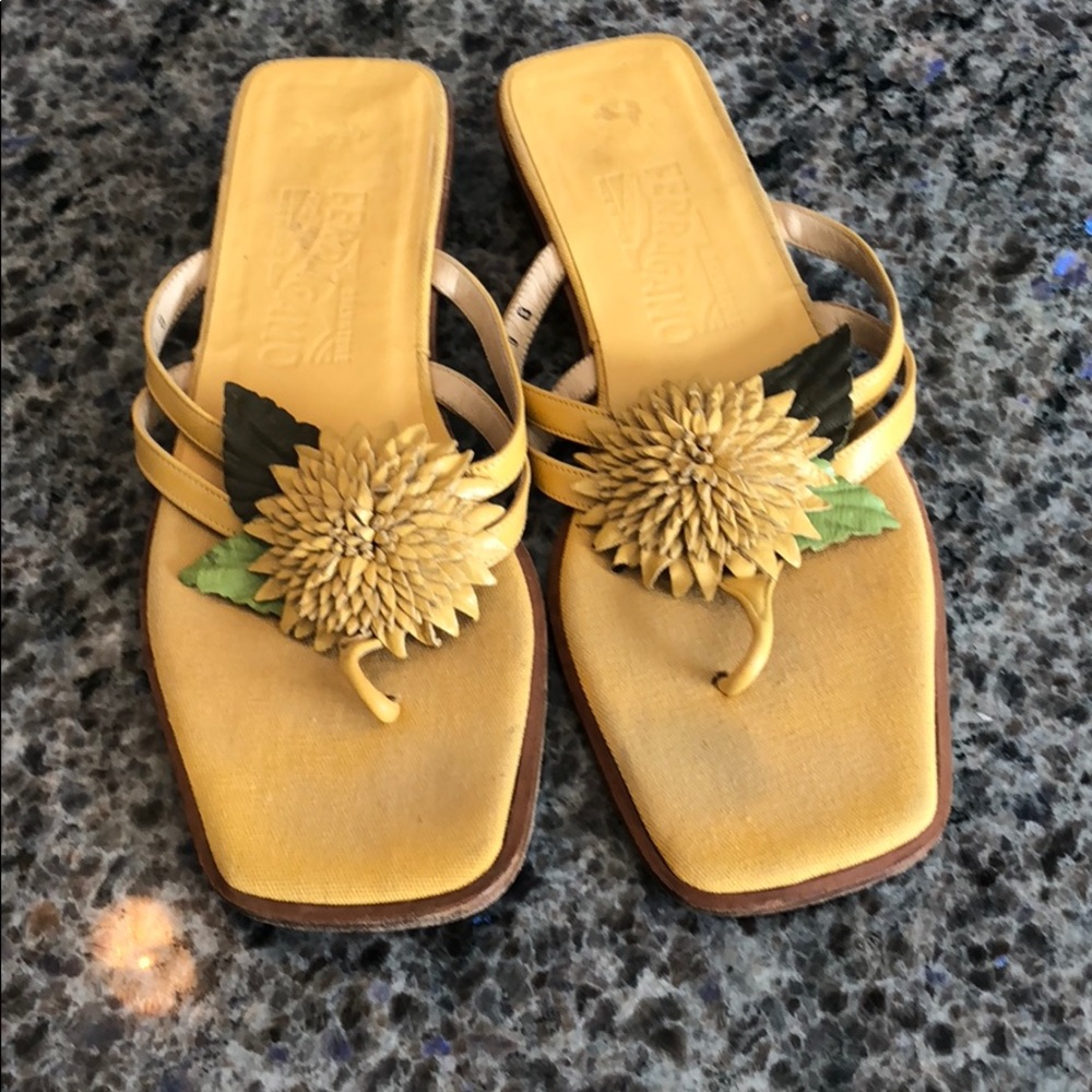 Ferragamo yellow flower